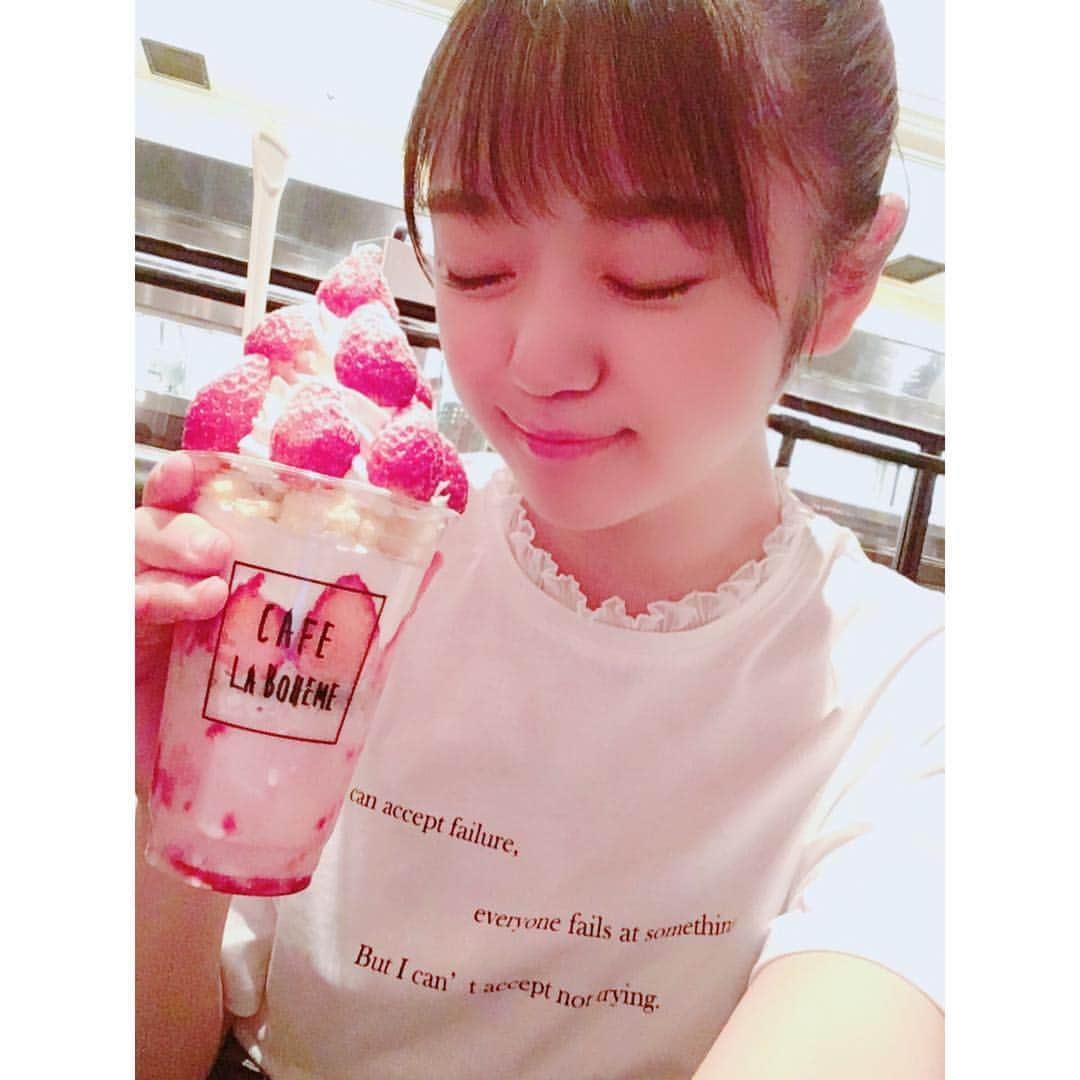 吉川茉優さんのインスタグラム写真 - (吉川茉優Instagram)「パフェの幸福感( ´▽`)…mayu.♡ ＊ ＊ ＊ #ボンボンパフェ #いちごのボンボンパフェ #チーズケーキ #パフェ #パフェ巡り #渋谷パフェ #渋谷カフェ #カフェ #カフェ巡り #cafe #cafelaboheme #ラボエム #いちご #苺 #strawberry #甘党女子 #sweet #instafood #instagood #instalike #follow_me」4月22日 12時33分 - mayu_yoshikawa_uug2ki