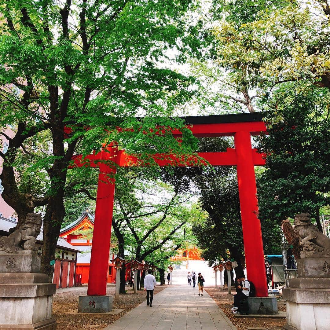 上田祥子さんのインスタグラム写真 - (上田祥子Instagram)「花園神社へ。 #花園神社 #神社参拝 #⛩」4月22日 12時40分 - uedasachikoinsta