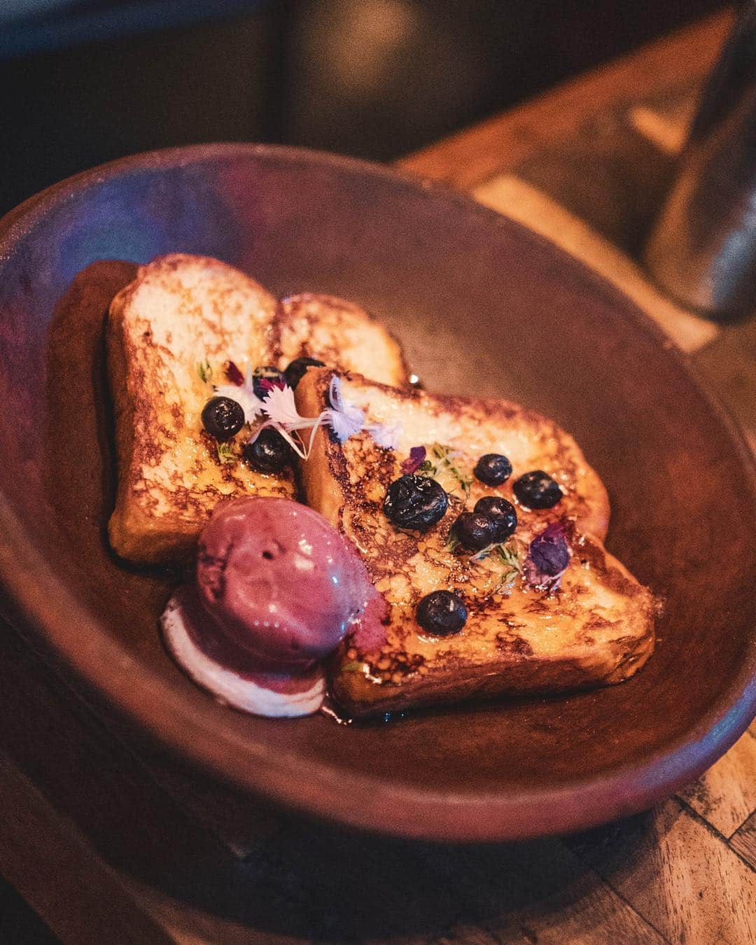 Coleen Garciaさんのインスタグラム写真 - (Coleen GarciaInstagram)「BEST. I don’t remember the last time I had French toast this good 😭❤️ And the coffee here is on another level, from their refreshing, bottled Cold Brew to the super creamy Coffee Shake ☕️🍦」4月22日 12時45分 - coleen