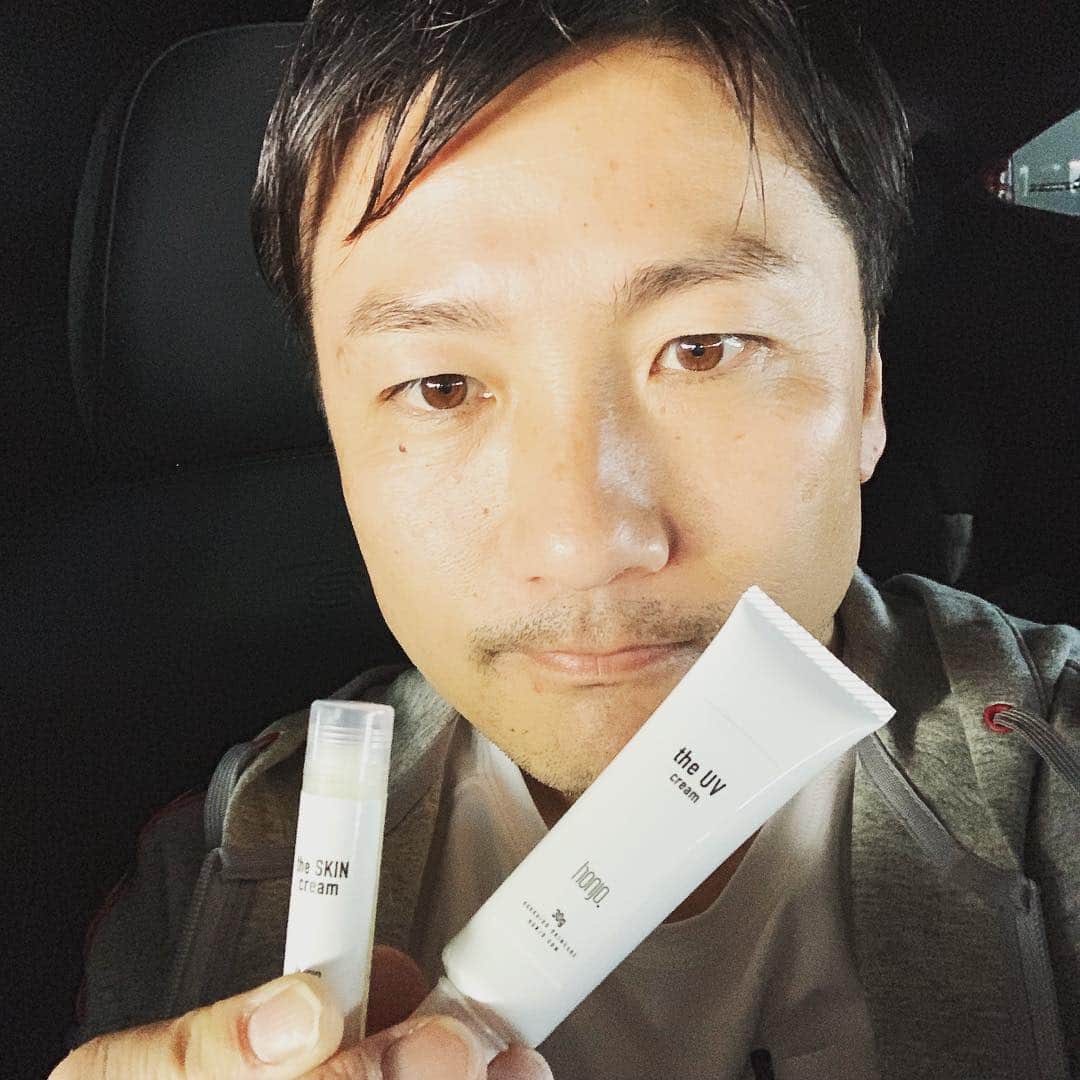のインスタグラム：「天気の良い日の収録に必需品。  最近お気に入りのコスメ#hokkaidoskincarehonjo の日焼け止めとスティックタイプの美容液を持参ʕʘ̅͜ʘ̅ʔ  選手にもプレゼントしてきたよー。  #hokkaidoskincarehonjo」