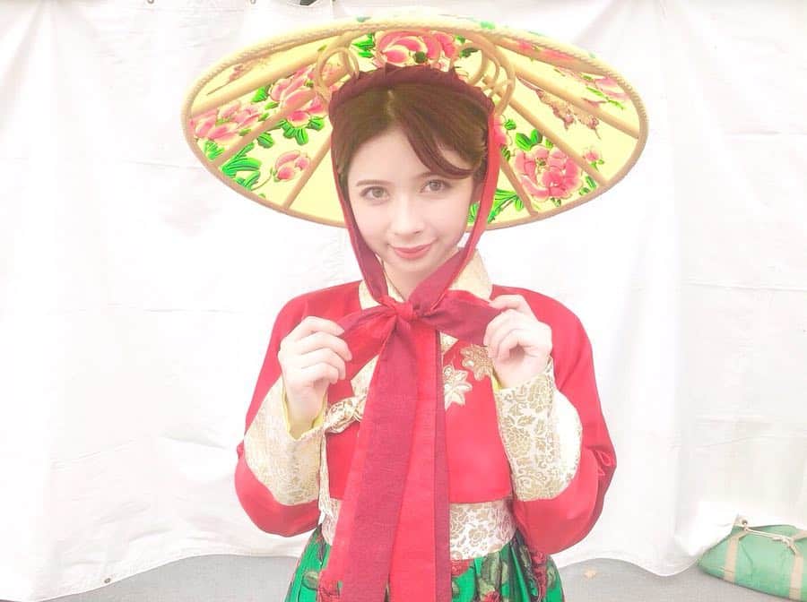 綾瀬麗奈さんのインスタグラム写真 - (綾瀬麗奈Instagram)「👗💕🇰🇷 . . #韓国フェスティバル2019in名古屋 韓日友好ファッションショーで チマチョゴリを着させて頂きました☺️💕 私が着たチマチョゴリはダンス仕様になっていて ステージでは演出もつけて頂きました。 会場のお客さんや関係者の皆様に 嬉しい言葉をたくさん頂き、 このチマチョゴリを着ることができて本当によかったです☺️💐 . . . #韓国フェスティバル #韓国フェスティバル2019 #ファッションショー #韓国 #チマチョゴリ #치마저고리 #韓服 #한복 #久屋広場 #栄 . #綾瀬麗奈 #アイドル #dela #役者 #名古屋 #nagoya #名古屋観光文化交流特命大使 #トレーニング女子 #筋トレ女子 #御朱印ガール #りんご飴 #ハムスターのいる生活 #荒野行動女子 #tiktok #tiktokjapan #ティックトッカー」4月22日 13時02分 - ayasereina