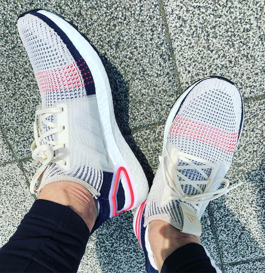 庄司智春さんのインスタグラム写真 - (庄司智春Instagram)「ULTRABOOST 19  めちゃくちゃ走りやすい フィット感最高 走るには気持ち良い気候 夏まで数ヶ月 運動して健康で良い体を 手に入れよう！ #adidas #adidastokyo #ultraboost  #俺のアディダス」4月22日 12時55分 - tomoharushoji