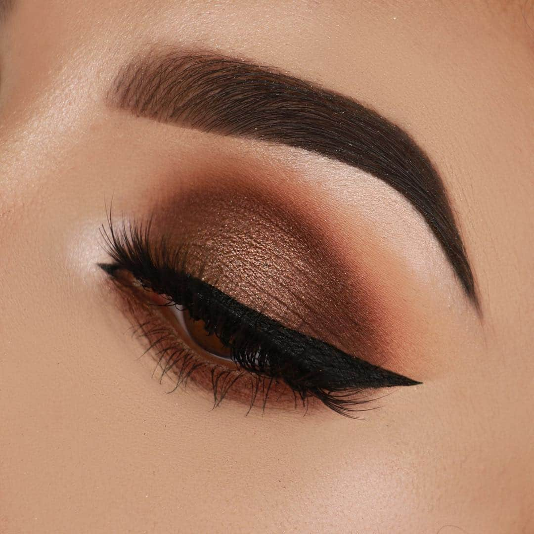 Too Facedさんのインスタグラム写真 - (Too FacedInstagram)「@glamorousreflections is wingin' it with our NEW Better Than Sex Eyeliner! 🖤 She also pairs her eye look using our Natural Lust Eye Shadow Palette and Better Than Sex Mascara. #toofaced」4月23日 0時01分 - toofaced