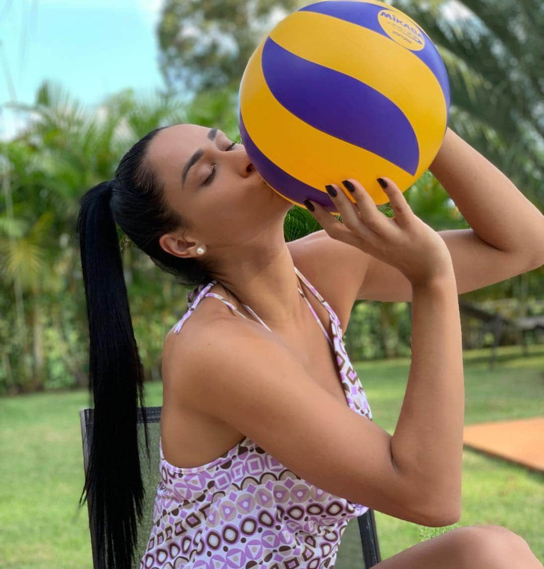 ジャケリネ・カルバリョさんのインスタグラム写真 - (ジャケリネ・カルバリョInstagram)「🏐」4月23日 0時02分 - jaqueline