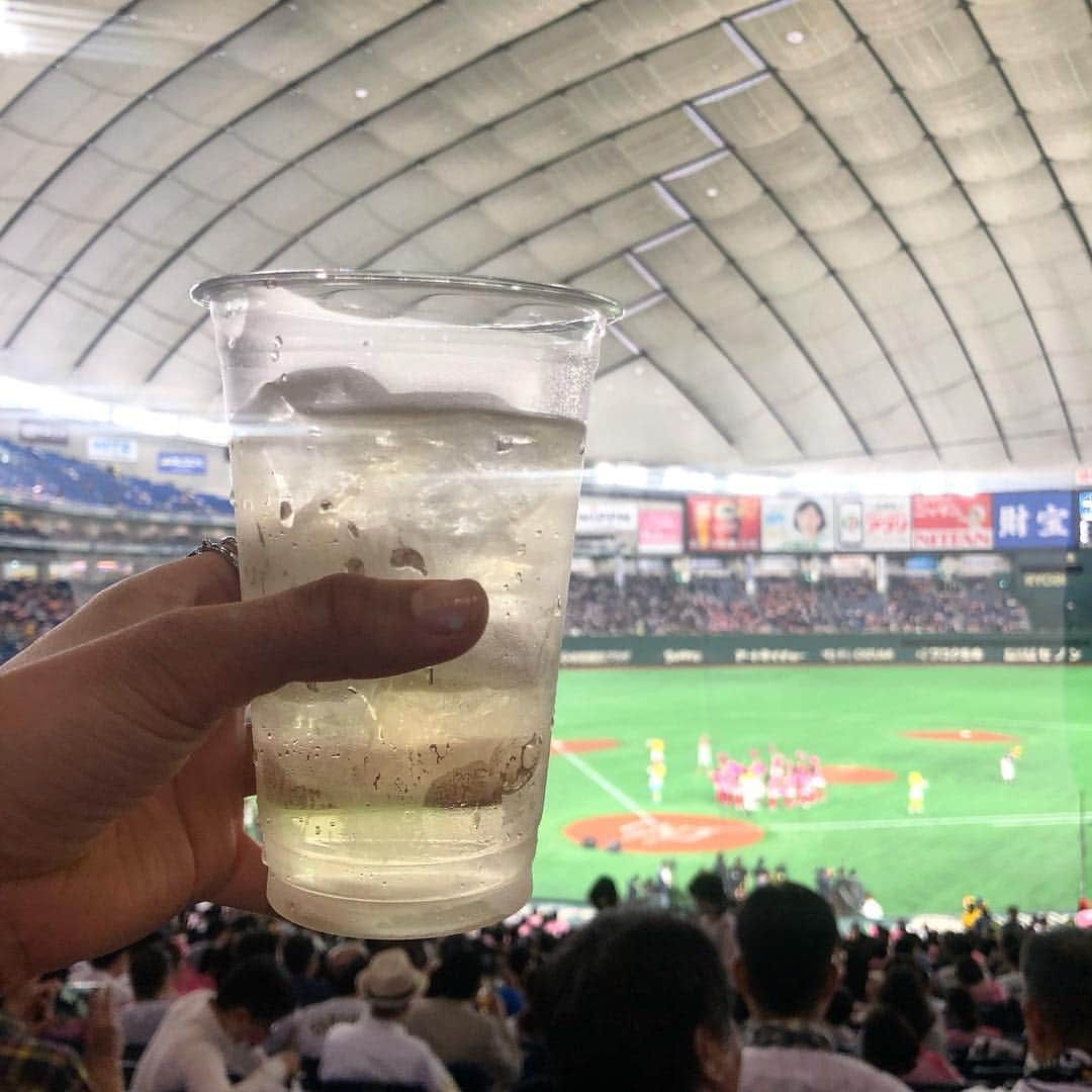 坪井ミサトさんのインスタグラム写真 - (坪井ミサトInstagram)「. . 東京ドームにて ソフトバンクvsオリックス戦を 観戦しました⚾️💕 . 本日は「タカガールデー」で 女性が多く、野球好きな女性が こんなにもいることに嬉しくなりました🥺 もっともっと増えますように😊 . . #東京ドーム #tokyodome #タカガール #baseball #野球 #野球女子 #ソフトバンク #オリックス #fitnessgirl #fitness」4月22日 22時34分 - misato1030