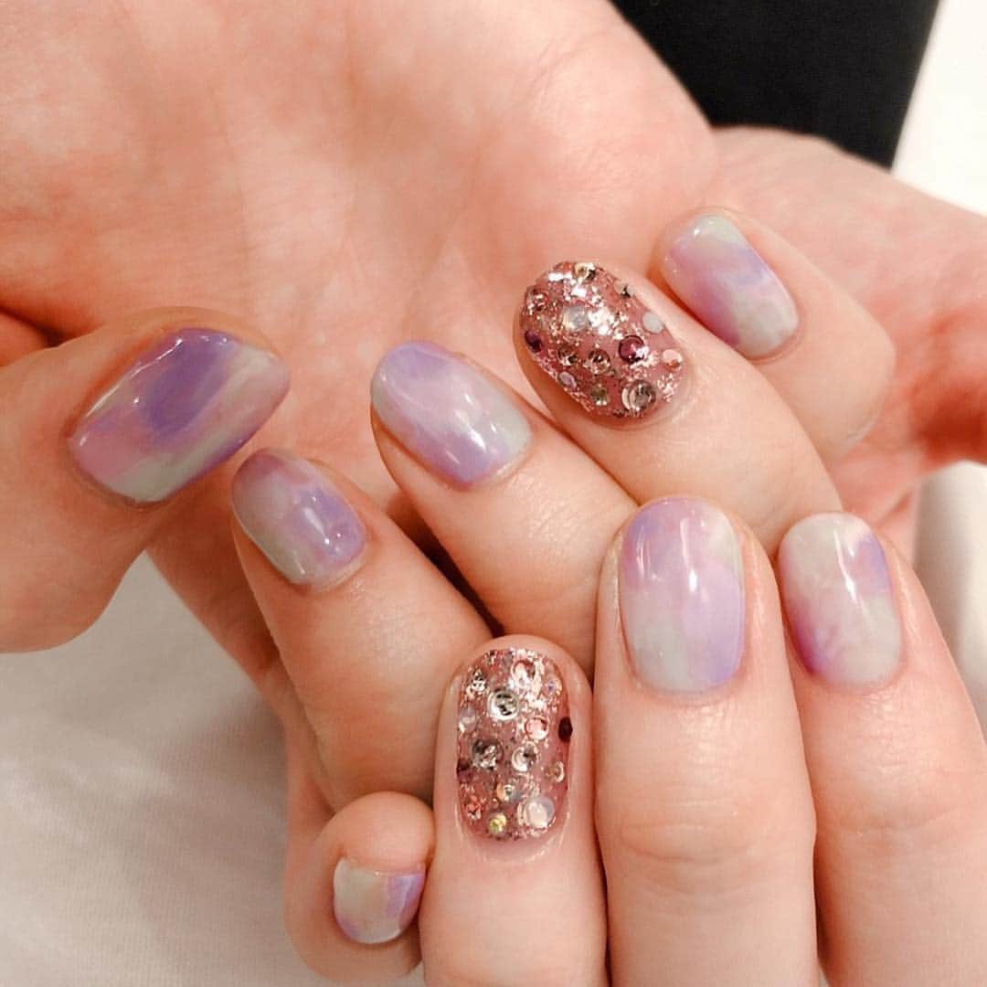 鈴木このみのインスタグラム：「カナダでのヘアメイクは、まさかの3人体制！ ジェルネイルまでして下さって、嬉しかったー！わーい！🙌 From M Tokyoの皆さん、二日間沢山綺麗にして下さってありがとうございました〜(*^o^*)」