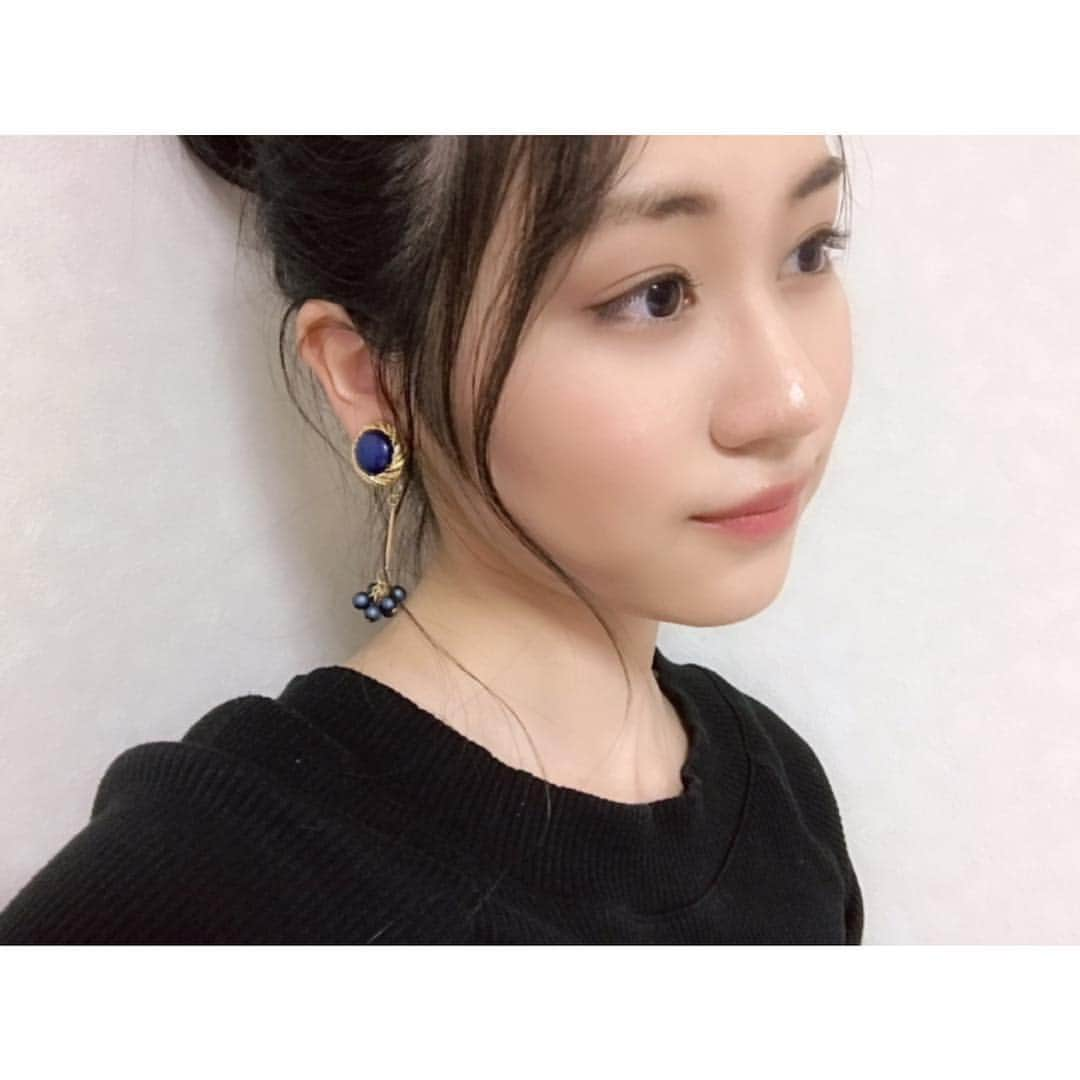 二木蒼生さんのインスタグラム写真 - (二木蒼生Instagram)「#二木蒼生 * 下北沢で出会ったイヤリング❤︎ レトロな形と青の色味もお気に入り🦋 2WAYなので、下の部分を取り外して印象を変えられるの嬉しい😳✨ * #下北沢#イヤリング#お買い物#ぶらり旅#アクセサリー#お気に入り#2way#2wayイヤリング#青#ハンドメイド#earrings #accessory#handmade #blue#fashion#import」4月22日 22時55分 - aomushi_kune2