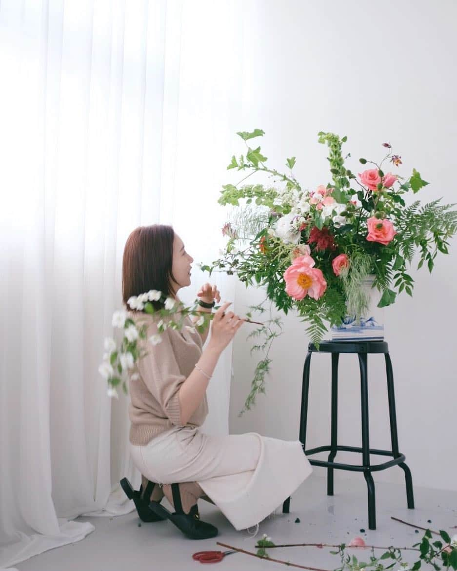 JF flower Shopさんのインスタグラム写真 - (JF flower ShopInstagram)「🍉 Jf flower shop. . . . .#2019jfflowershop #jfflowershop #flower #florist #floral #flowerlesson #wedding #bouquet  #웨딩 #웨딩부케 #플로리스트 #플로리스트수업 #핸드타이드 #안양플라워레슨  #범계플라워레슨 #플로리스트과정 #플라워레슨 #꽃꽂이수업 #안양꽃집 #범계꽃집 #평촌꽃집 #과천꽃집 #인덕원꽃집 #동편마을꽃집 #꽃집창업 #취미 #花#花艺」4月22日 22時50分 - jfflowershop