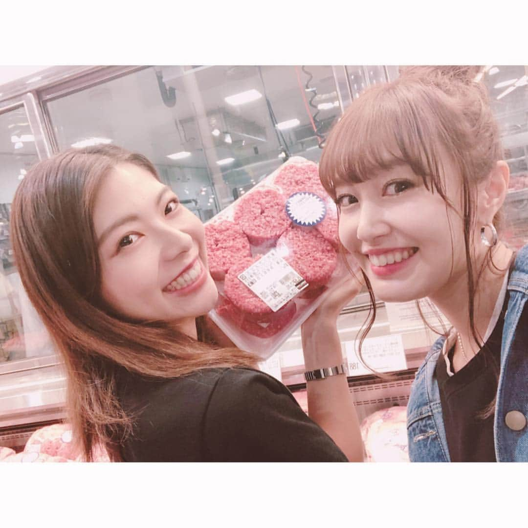 菊井彰子さんのインスタグラム写真 - (菊井彰子Instagram)「ゆりあと @crybaby9x2 コストコからのお肉沢山買い込んで焼肉パーティ❤️🍖買ったもの分け合ってUNOで久々めっちゃ笑って最高に楽しい日曜日でした👌当分肉はかわなくてよさそう🤦‍♀️ありがとう🙌❤️ #costco  #コストコ初心者  #焼肉パーティー #UNO負けすぎ #ソーセージ恐怖症  #たこ焼きからの焼肉で次は何パーティーしようかな」4月22日 22時54分 - yanakiku_kiku