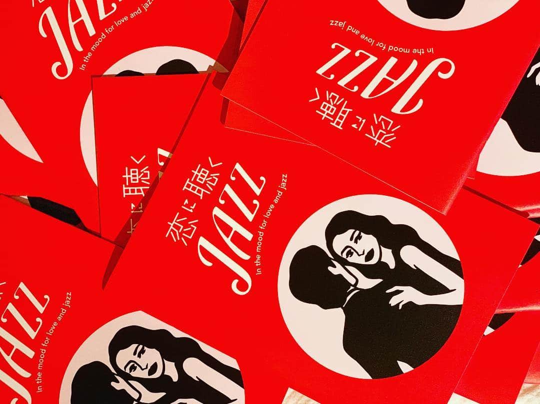RIKAPEPEのインスタグラム：「な、な、なんと！ 『恋に聴くJAZZ』が代官山蔦屋書店さんから5度目の発注をいただきまして、また納品させていただきます🙏📕どんな方が手に取ってくださっているのだろう。すごくきになりつつ、嬉しいニュース🥰改めまして、応援してくださる方々&ご協力してくださった皆様ありがとうございます❣️」