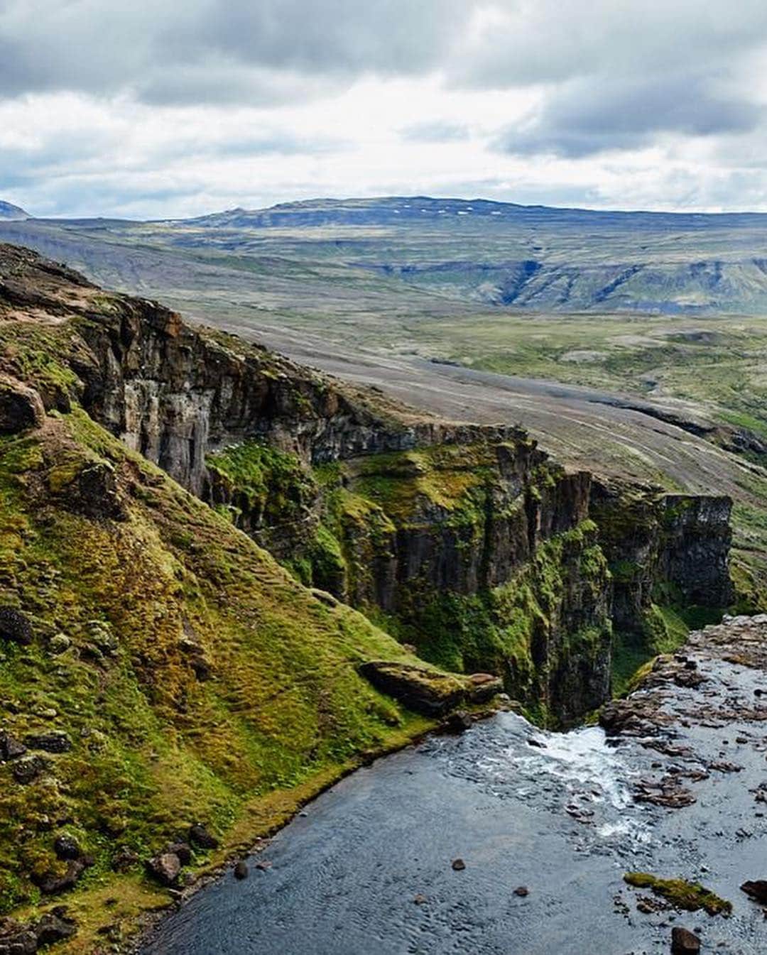 ジェローム・デュランさんのインスタグラム写真 - (ジェローム・デュランInstagram)「Still one of my favorite trips, so much beauty in one place:) 💙💚🌍 HAPPY EARTH DAY! #Iceland 🇮🇸」4月22日 23時05分 - jeromeduran