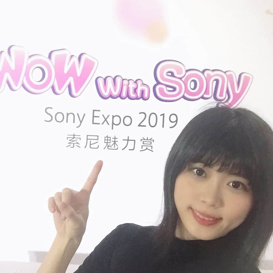 シュアン（施鈺萱）さんのインスタグラム写真 - (シュアン（施鈺萱）Instagram)「・ ・ 回來東京了！ 雖然只有短短的三天在深圳， 但是第一次主持乃木坂46的現場TALK SHOW真的是超級感受到粉絲的熱情❤️ ・ Sony Expo2019 in深圳真是太熱鬧了～希望下次有機會能再參加😊✈️ ・ 明晚19:00記得看 #BILIBIRINGO 喔～ 詳細請看我的臉書粉絲團 ・ ————— ただいま東京！ 弾丸の3日in深セン！ 初めて現場で乃木坂46さんのトークショーで通訳MCを担当させていただきましたが、 ファンの情熱をビックリして、肌で感じました😊 ・ Sony Expo2019 in深センも賑やかで、楽しかった💕 また行けるように頑張ります✈️ ・ 明日の #BILIBIRINGO 是非見てくださいね！ 詳しくはシュアンのFACEBOOKファンページ！ ・ #sonyexpo2019 #深セン #sony #施鈺萱 #乃木坂46 #nogizaka46 #fate #fgo」4月22日 23時01分 - ts_hsuan