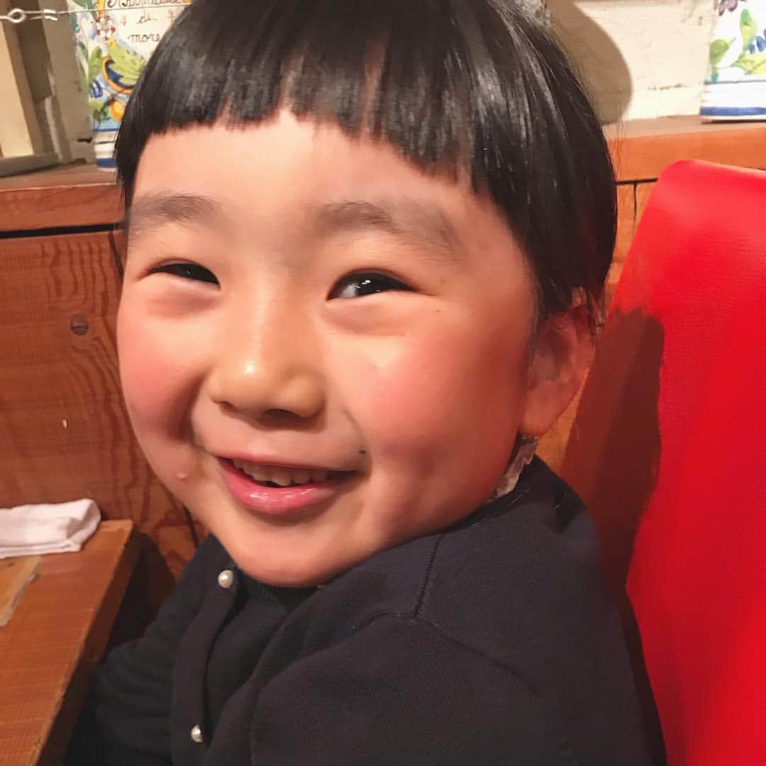 omatsuriccoのインスタグラム：「#今日のドルジ 2019.4.22 ・ 前回のpost返事出来てなくてごめんなさいー！ゆっくりだけど、させていただきます。 ・ とりあえず、小学校の配布物の多さに毎日やられてます😭 把握しきれん！！ ・ それに加えて学童と保育園・・・私の容量では無理😫 ・ ドルジは毎日楽しそうに登校してるし、学童も楽しそうだから、それだけで感謝✨ (今朝、お母さんと手をつなぎながら、遅刻しながら登校する子を見かけたので・・・ ・ 新しい生活、不安と希望が入り乱れるよね。。。 GWまでとりあえずがんばりーす！」