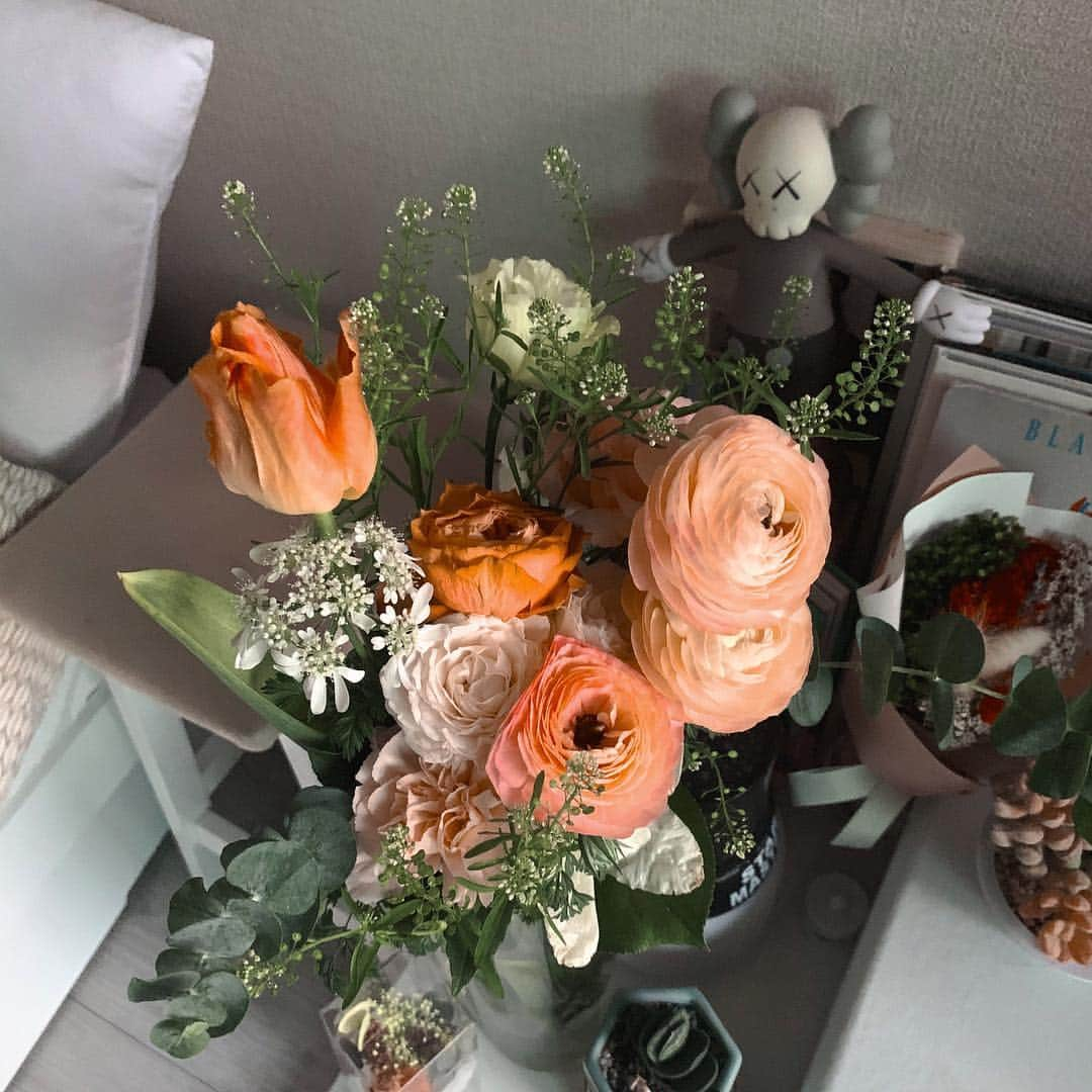 アンジェリーナ・ダニロヴァさんのインスタグラム写真 - (アンジェリーナ・ダニロヴァInstagram)「Thank you for all your amazing gifts, letters, delicious foods and flowers!Love you guys ㅠㅠ」4月22日 23時04分 - angelinadanilova