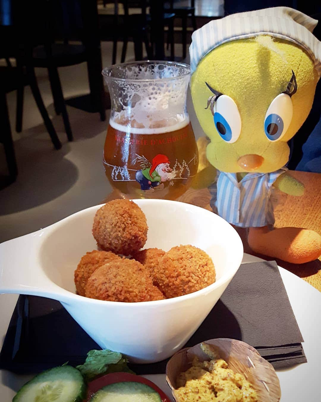 Little Yellow Birdさんのインスタグラム写真 - (Little Yellow BirdInstagram)「How to end a perfect, long and sunny weekend? Bitterballen, of course!!! #littleyellowbird #tweety #tweetykweelapis #adventures #yellow #bird #weekend #monday #bitterballen #mustard #mosterd #beer #bier #lachouffe #happyhour #drinks #fun #sun #sunnyweather #stuffedanimalsofinstagram #plushiesofinstagram」4月22日 23時10分 - tweetykweelapis