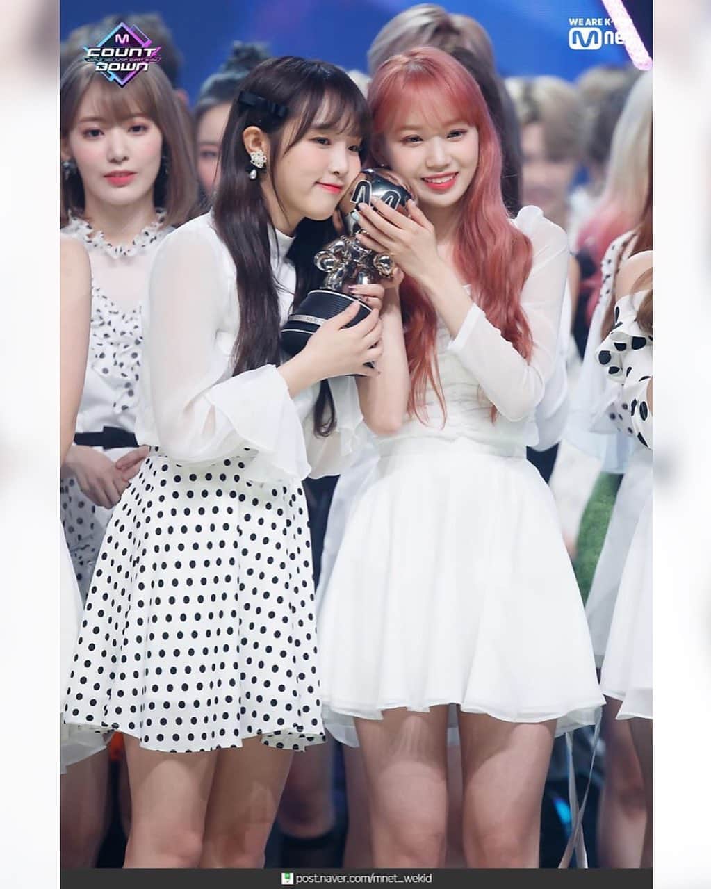 のインスタグラム：「… #hkt48 #IZONE #아이즈원 #アイズワン  #sakura #宮脇咲良 #미야와키사쿠라 #さくら #yena #최예나 #イェナ #chaewon #김채원 #チェウォン #Mcountdown」
