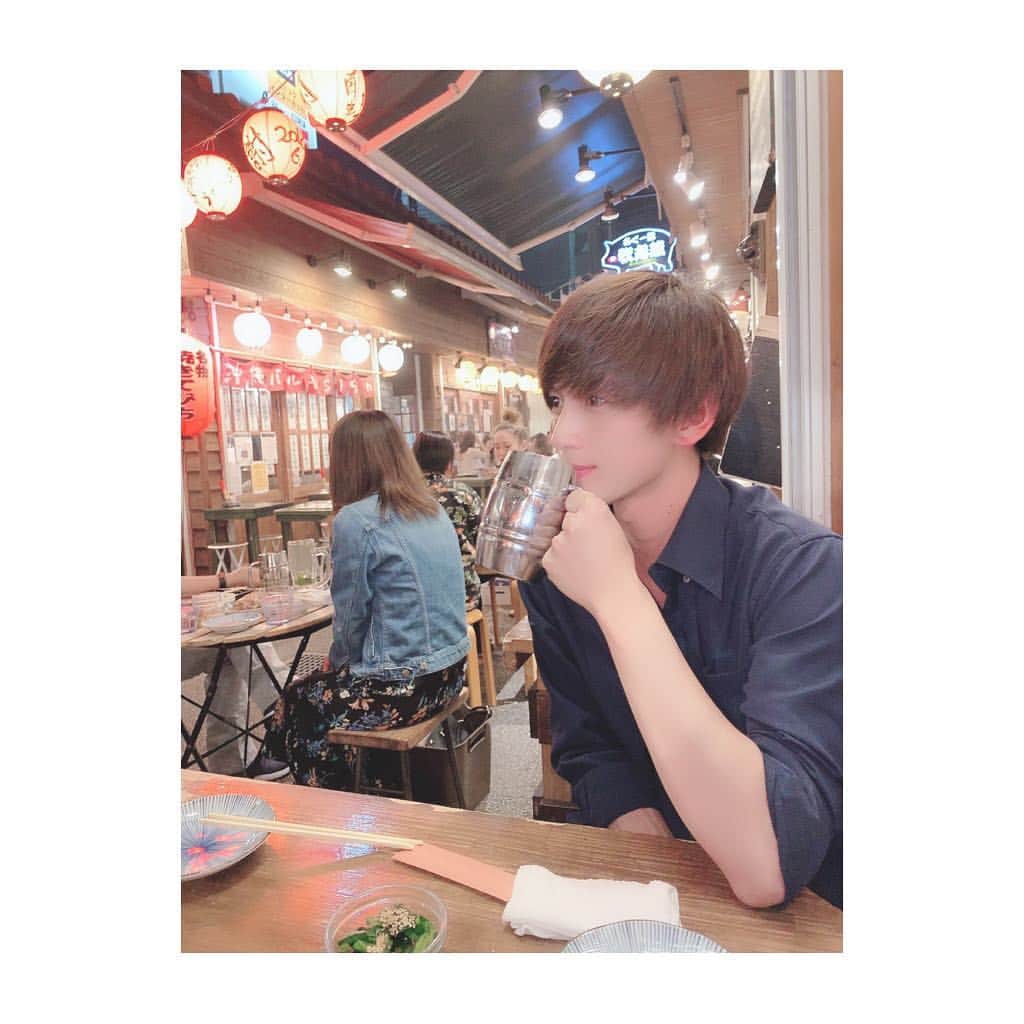 黒崎澪音さんのインスタグラム写真 - (黒崎澪音Instagram)「酔。  #耳真っ赤  #酔うとポンコツ」4月22日 23時16分 - reon_kurosaki