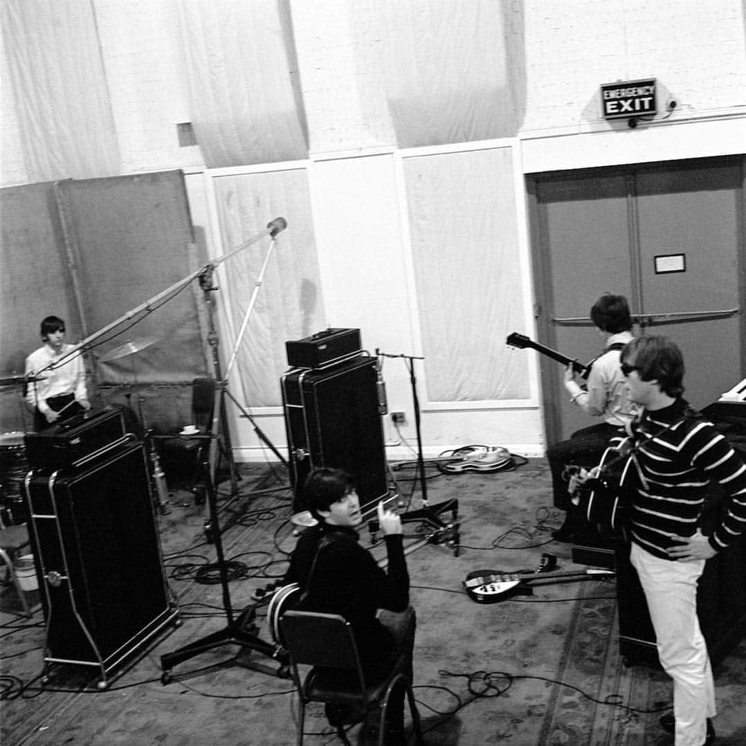 The Beatlesさんのインスタグラム写真 - (The BeatlesInstagram)「“I don’t think we were very worried about our musical ability. The world was a problem, but we weren’t. That was the best thing about The Beatles: I don’t think any of us worried musically. I think we were itching to get going.” - Paul ➿ #TheBeatles #1960s ➿ Photo © Apple Corps Ltd.」4月22日 23時18分 - thebeatles