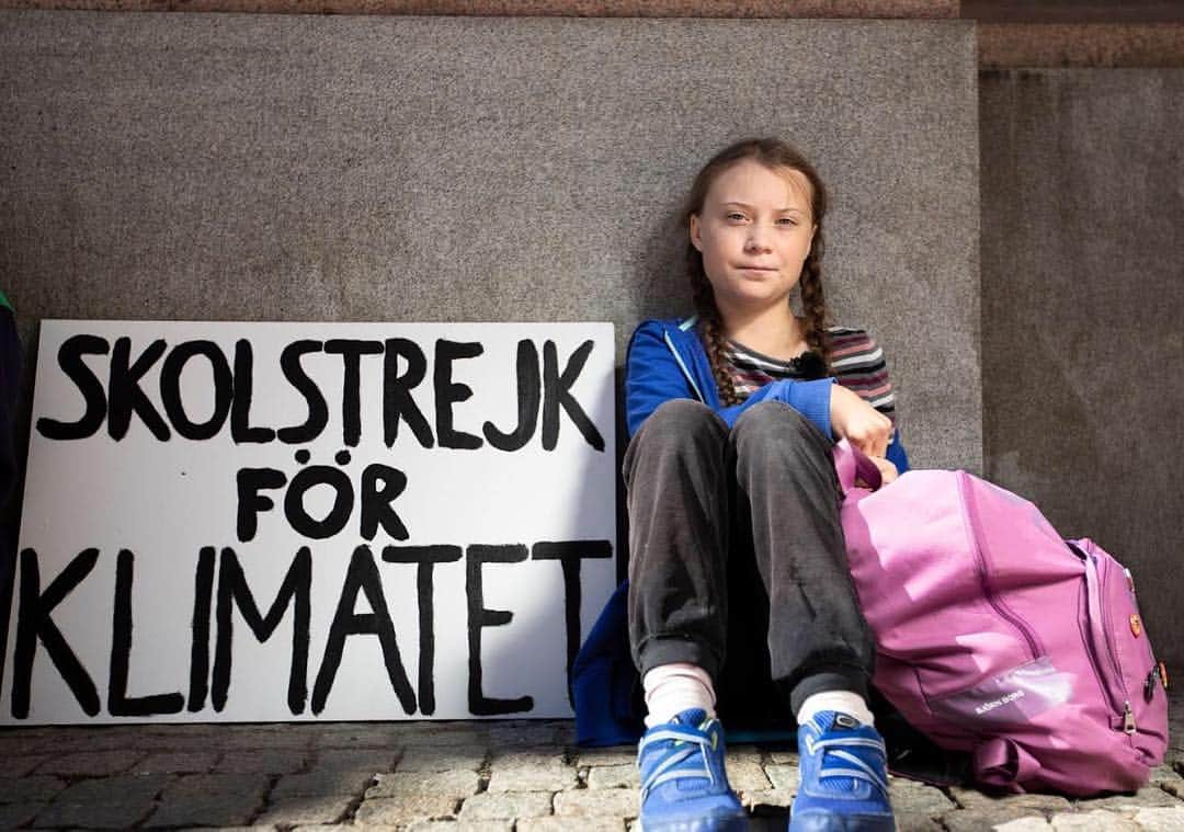 ヒラリー・クリントンさんのインスタグラム写真 - (ヒラリー・クリントンInstagram)「On this #EarthDay, I'm thankful for the millions of young people around the world who have marched and gone on strike over the last few months to demand urgent action on climate change. The world's leading scientists have told us what we need to do: Cut greenhouse emissions in half by 2030. Now we need to do it. As 16-year-old activist @GretaThunberg says: "I want you to behave like our house is on fire. Because it is."⁣ ⁣ Photo: Mickan Palmqvist」4月22日 23時21分 - hillaryclinton