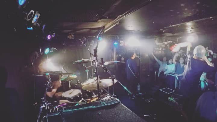 石川龍のインスタグラム：「1年半ぶり、ザチャレのライブの自撮りです。 「大きなミラーボールの下で」から1コーラス目をおすそ分け！ #ザチャレ #ザチャレンジ #ミラーボール #mirrorball #mirrorballman」