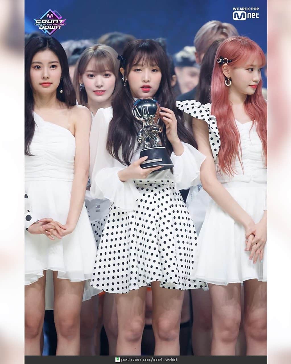 のインスタグラム：「… #hkt48 #IZONE #아이즈원 #アイズワン  #sakura #宮脇咲良 #미야와키사쿠라 #さくら #hyewon #강혜원 #へウォン #yena #최예나 #イェナ #chaewon #김채원 #チェウォン #Mcountdown」
