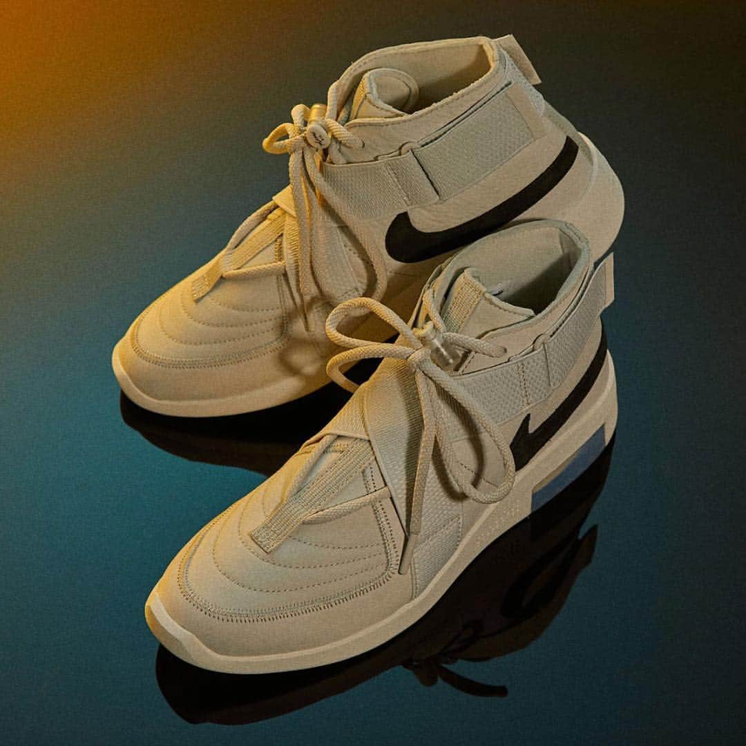 Sneaker Newsさんのインスタグラム写真 - (Sneaker NewsInstagram)「The Nike Air Fear Of God Raid will officially release this Saturday, 4/27 at select retailers and in SNKRS. For full details, tap the link in our bio.」4月22日 23時25分 - sneakernews