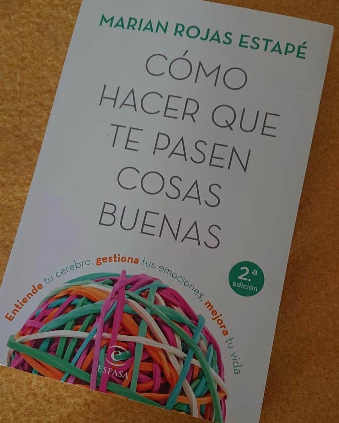 アンドレス・イニエスタさんのインスタグラム写真 - (アンドレス・イニエスタInstagram)「Aquí os dejo un par de recomendaciones para celebrar mi primer Sant Jordi desde Japón 🇯🇵📚🌹」4月22日 23時29分 - andresiniesta8