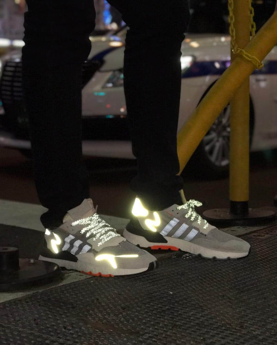 ザック・バランスキーさんのインスタグラム写真 - (ザック・バランスキーInstagram)「You’ll see me coming nite or day with these #NITEJOGGERS😎🙌🔥 Cameraman: @nvianism  #NITEJOGGER #adidastokyo #giftedbyadidas #tokyoisyours」4月22日 23時30分 - zackab10