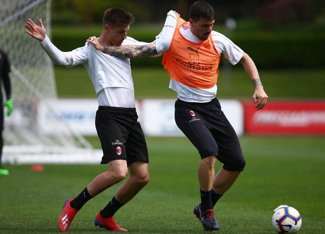 ACミランさんのインスタグラム写真 - (ACミランInstagram)「The Rossoneri continue their preparations ahead of Wednesday's decisive #CoppaItalia showdown v Lazio 🏃‍♂ Pasquetta di lavoro a Milanello, per preparare al meglio la semifinale di Coppa Italia 🏃‍♂ #MilanLazio #ForzaMilan」4月22日 23時39分 - acmilan