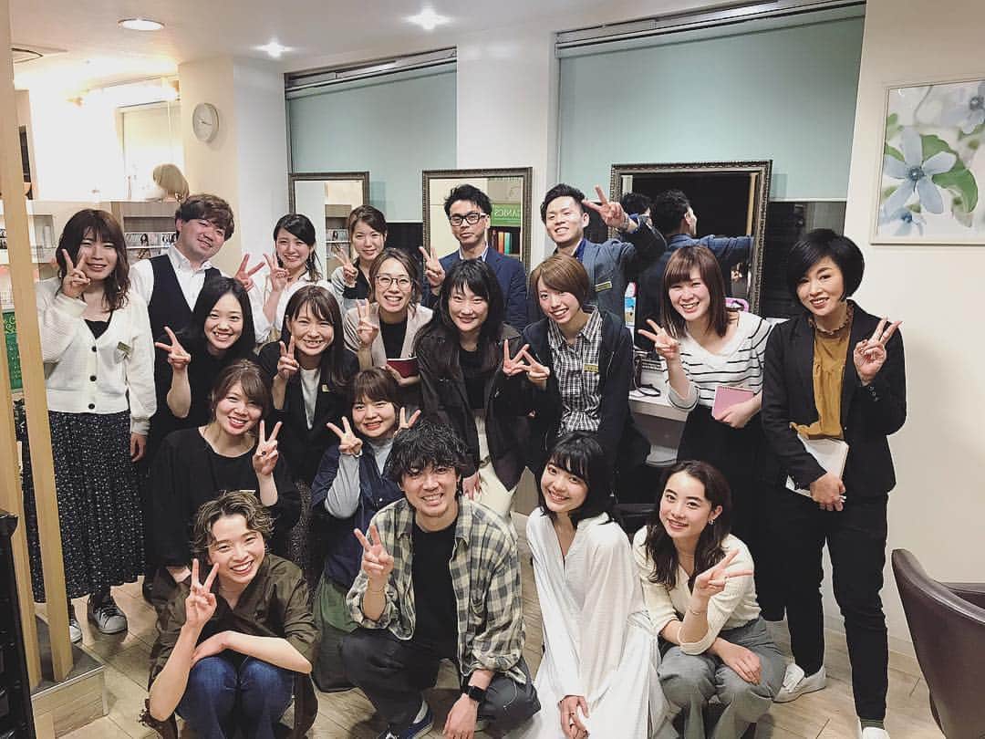 野口和弘のインスタグラム：「今日は浦和のairs warmさんでパーマセミナーしてきました！！ 日頃のパーマに対する質問がたくさん出てきてスタッフさんの熱意をすごく感じたなぁ。 airs warmのスタッフのみなさん、モデルのかれんちゃん、ナプラさん、ありがとうございました！！ #cieca. #ナプラ」