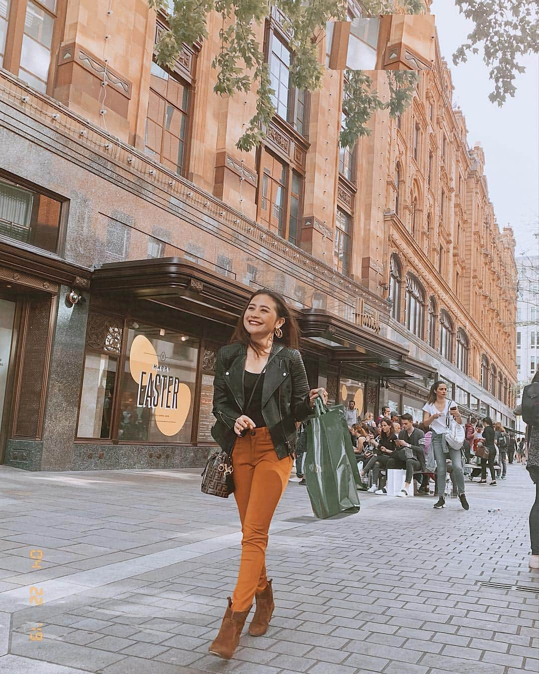 Prilly Latuconsinaさんのインスタグラム写真 - (Prilly LatuconsinaInstagram)「Happy me! 🥳 Candidly lensed by @angie_virgin」4月22日 23時38分 - prillylatuconsina96