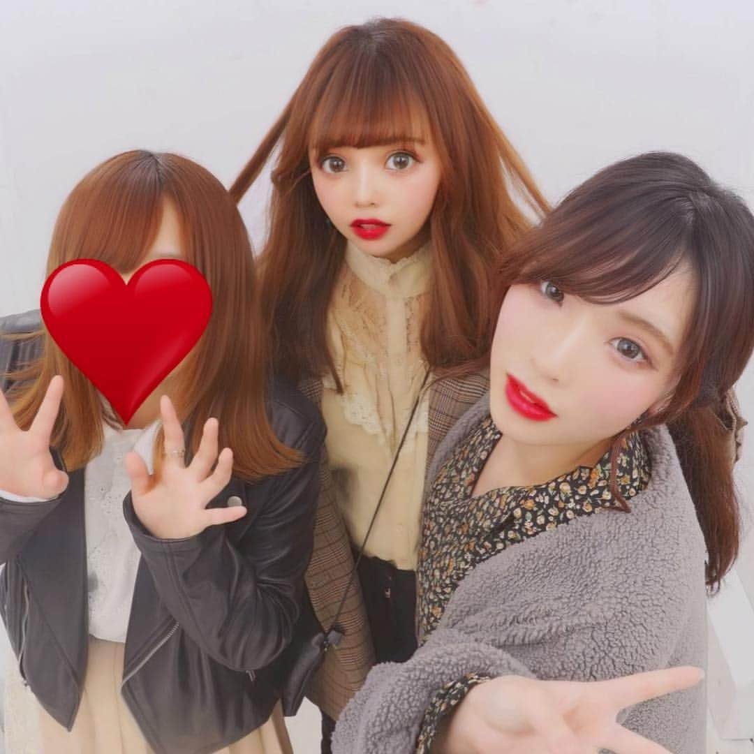 MOMOHAHAさんのインスタグラム写真 - (MOMOHAHAInstagram)「お誕生日おめでとう。二人でMixChannelしてたの懐かしいね。なにげに出会って13年経ったね。二十歳おめでとう！これからも祝い続けるからね。  #momo&saya #親友3人組」4月22日 23時39分 - momo8haha