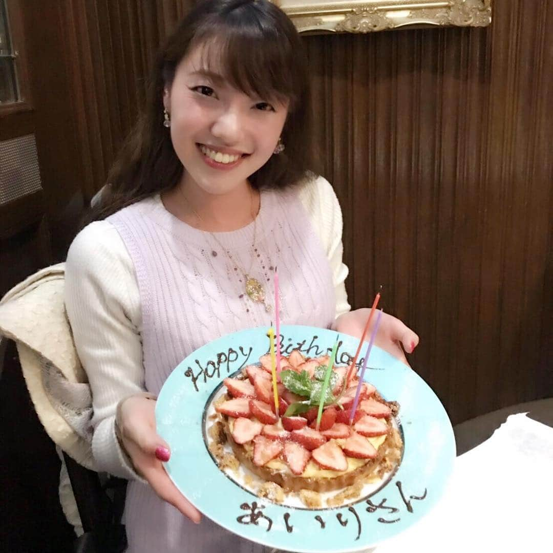 愛水せれ奈さんのインスタグラム写真 - (愛水せれ奈Instagram)「#お誕生日 🎂 #happybirthday 🎂 #お祝い 🥂 #プレゼント 🎁 #感謝 ✨ #ありがとう ❤️ #同期 #91期 #月組 #咲希あかね さん(美歩) #花組 #彩咲めい さん(あやちゃん)」4月22日 23時49分 - airi.aaari.aimi