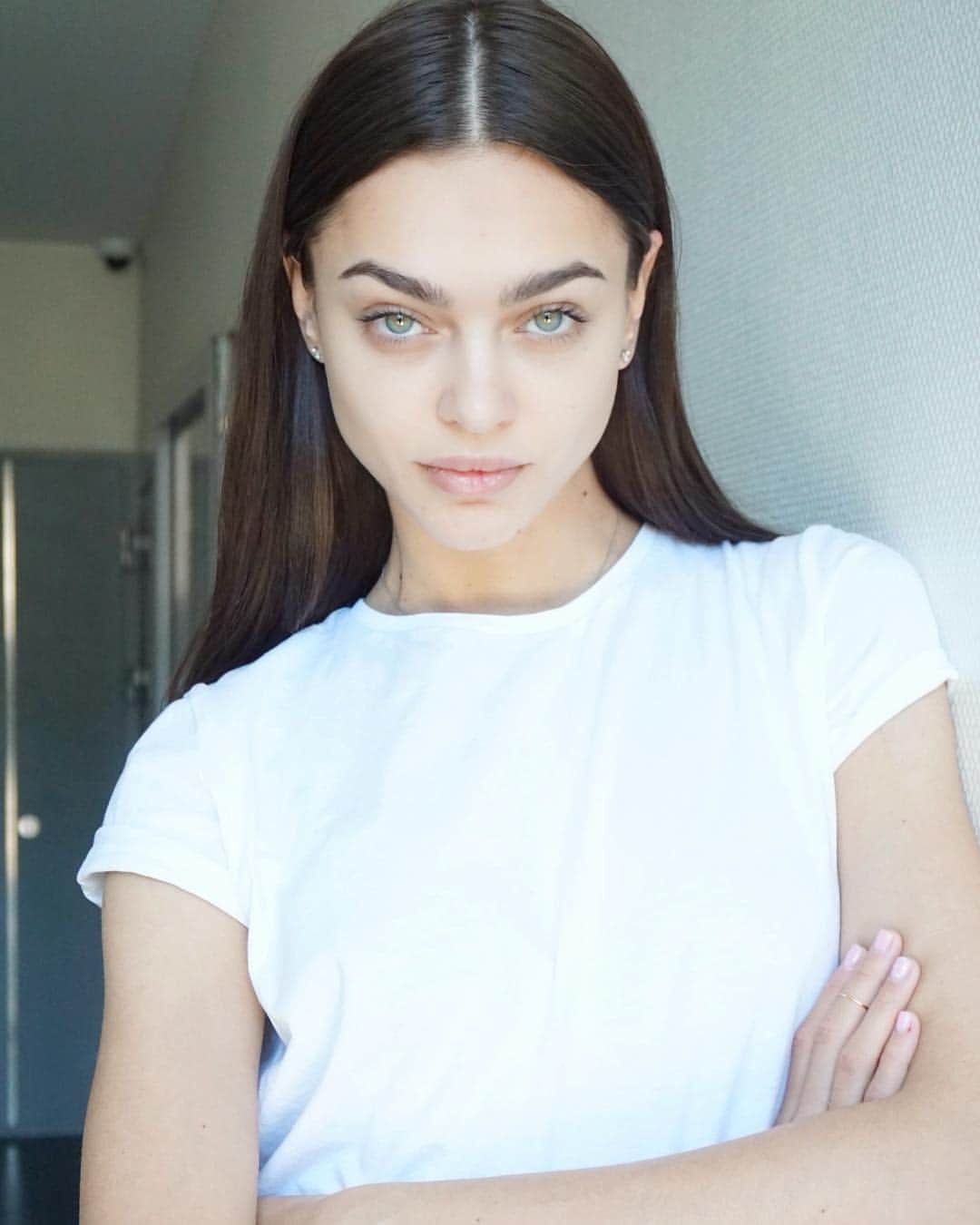 Zhenya Katavaのインスタグラム：「Люблю колечки , сережки ... бриллианты всякие там 😅」