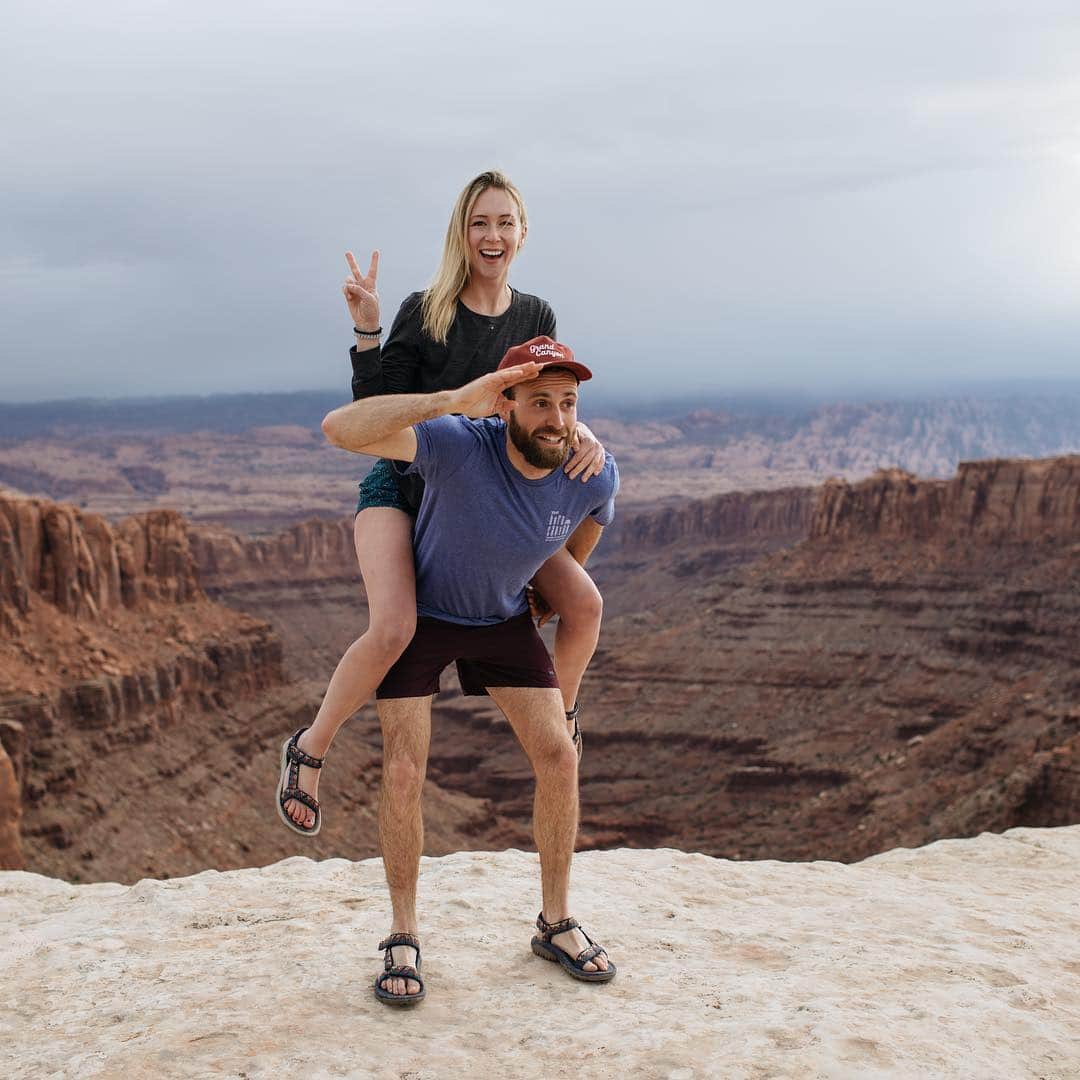 Tevaさんのインスタグラム写真 - (TevaInstagram)「The third wheel in their friendship: National Parks and a shared purpose to protect these wild spaces. Fresh off their latest national park road trip, Teva Explorers and collaborators @dirtbagdarling and @andrewfitts reflect on how they push each other's creative buttons and who’s better at making highway playlists. Tap the link in bio to celebrate Earth Day with them. 📸 @dirtbagdarling and @andrewfitts」4月22日 23時46分 - teva