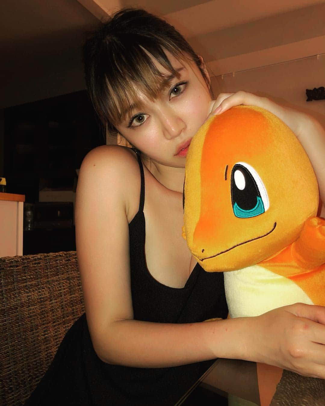 DJ mariennuのインスタグラム：「沖縄でヒトちゃんとしっぽりオリオンビール飲みたい🍻🔥 恋しい#沖縄 と#ヒトカゲ ちゃん と#オリオンビール #pokemon」