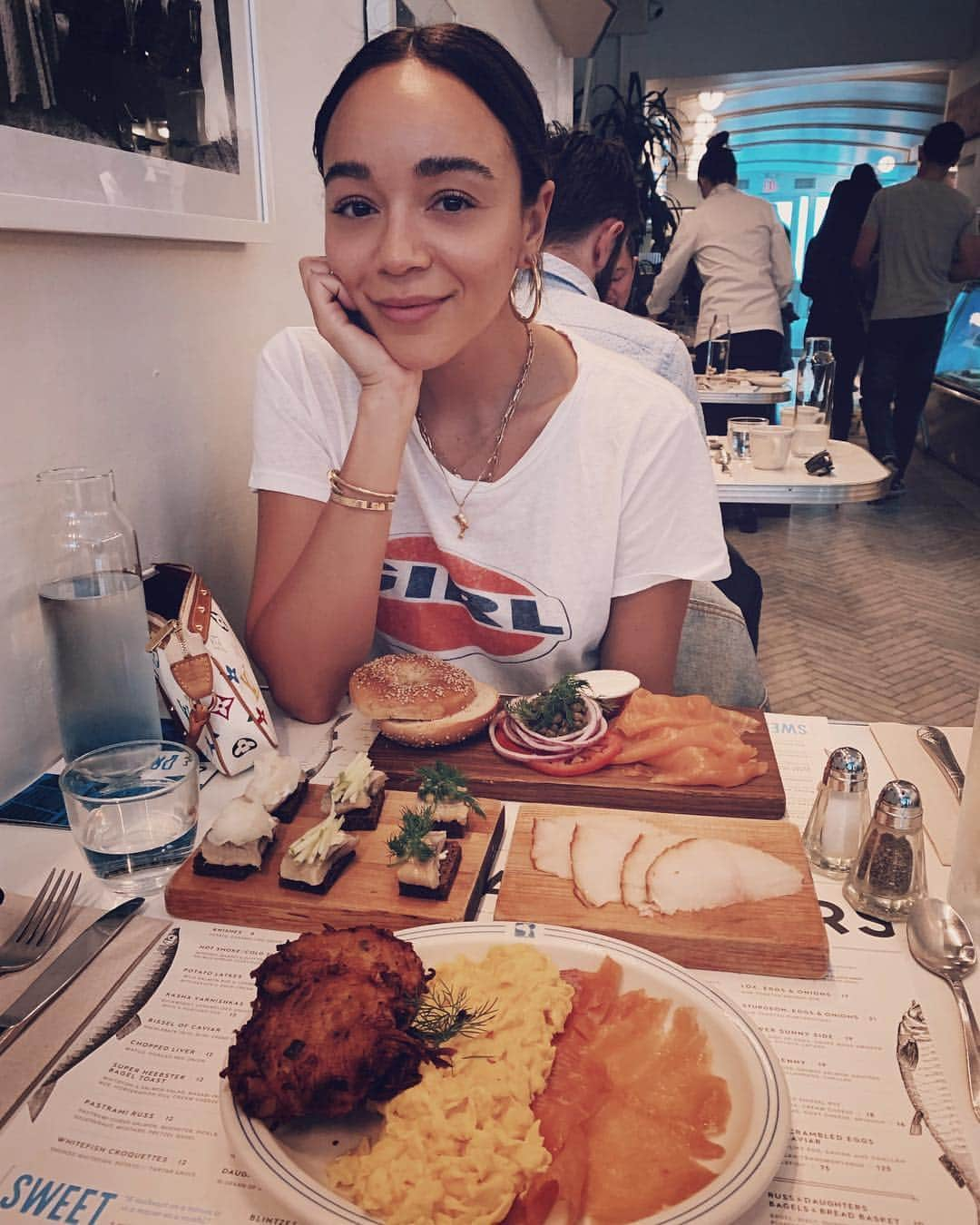 アシュリー・マデクウェさんのインスタグラム写真 - (アシュリー・マデクウェInstagram)「🥯」4月22日 23時54分 - ashleymadekwe