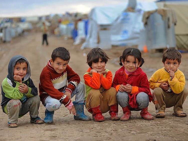 レナ・ヘディのインスタグラム：「Did you know that kids make up more than half the population of displaced people in the world. To provide them with safety and an education is the least they deserve. Support this simple plan 🥰💪💪 @theirc @irceurope  Thankyou」