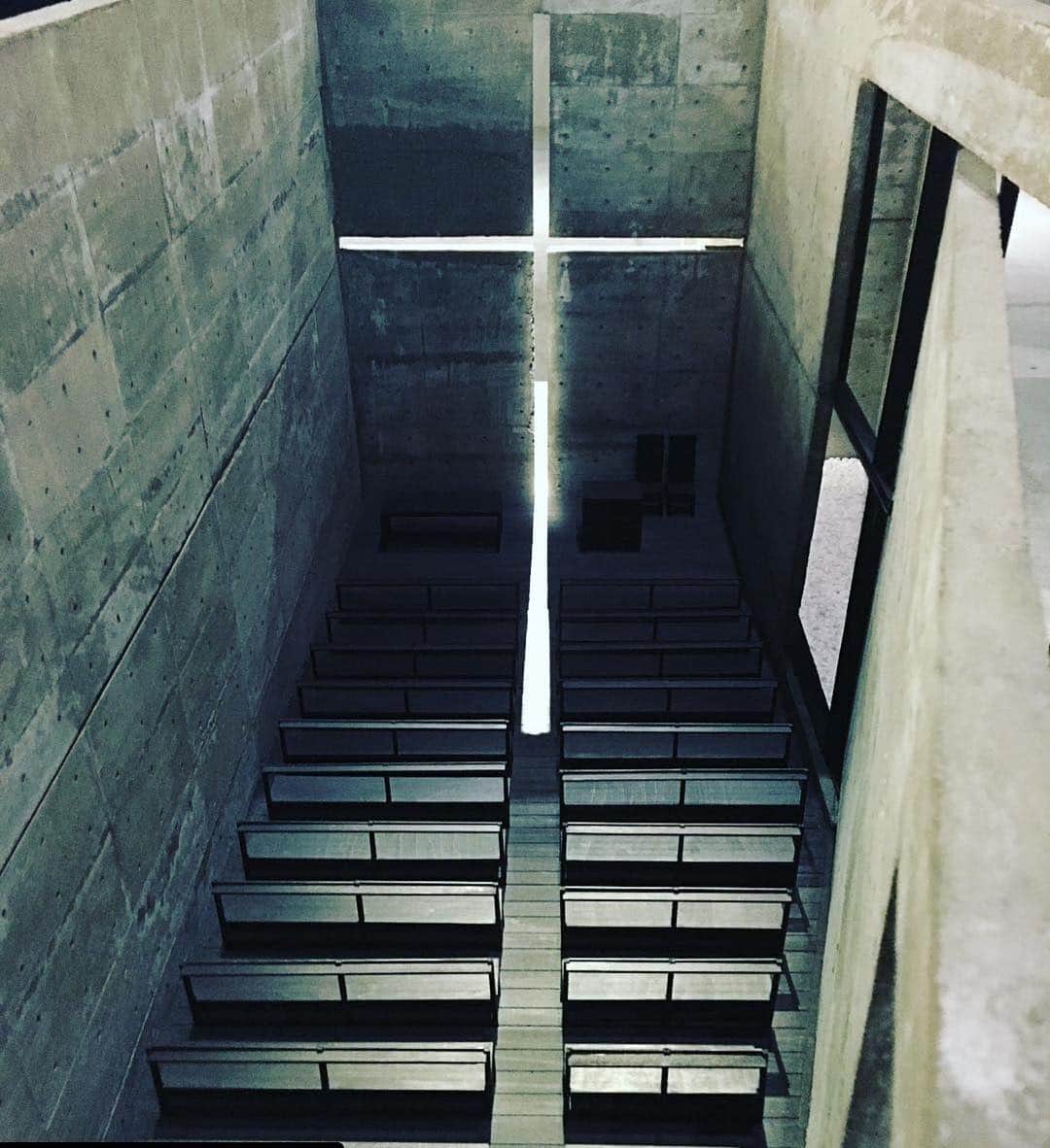 ELLE DECOR JAPANさんのインスタグラム写真 - (ELLE DECOR JAPANInstagram)「Tadao Ando /  exhibition @ ArmaniSilos Milan. “Tadao Ando. The Challenge” 4/9-7/28 #こちらは模型 ・ #Repost @ryuko.kida ・ ・ #milanodesignweek2019 #elledecor #elledecorjapan #salonedelmobile2019 #milandesignweek #milanodesignweek2019 #architecturelovers #armani #tadaoando #mdw19 #MDWbyryukokida #安藤忠雄 #エルデコ #エルデコサローネレポート #ミラノデザインウィーク」4月22日 15時29分 - elledecorjapan