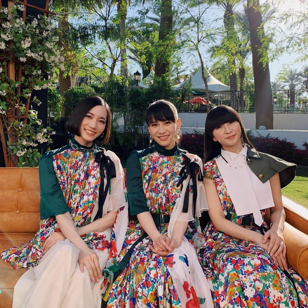 Perfumeさんのインスタグラム写真 - (PerfumeInstagram)「#Coachella interview and performance stream airs around midnight PT! ✨ Tune in at ↳ coachella.com. #prfm  この後、日本時間の16時頃からコーチェラのウェブサイトとYouTubeでPerfumeのインタビューとライブの模様が配信されます。チェックしてください」4月22日 15時31分 - prfm_official