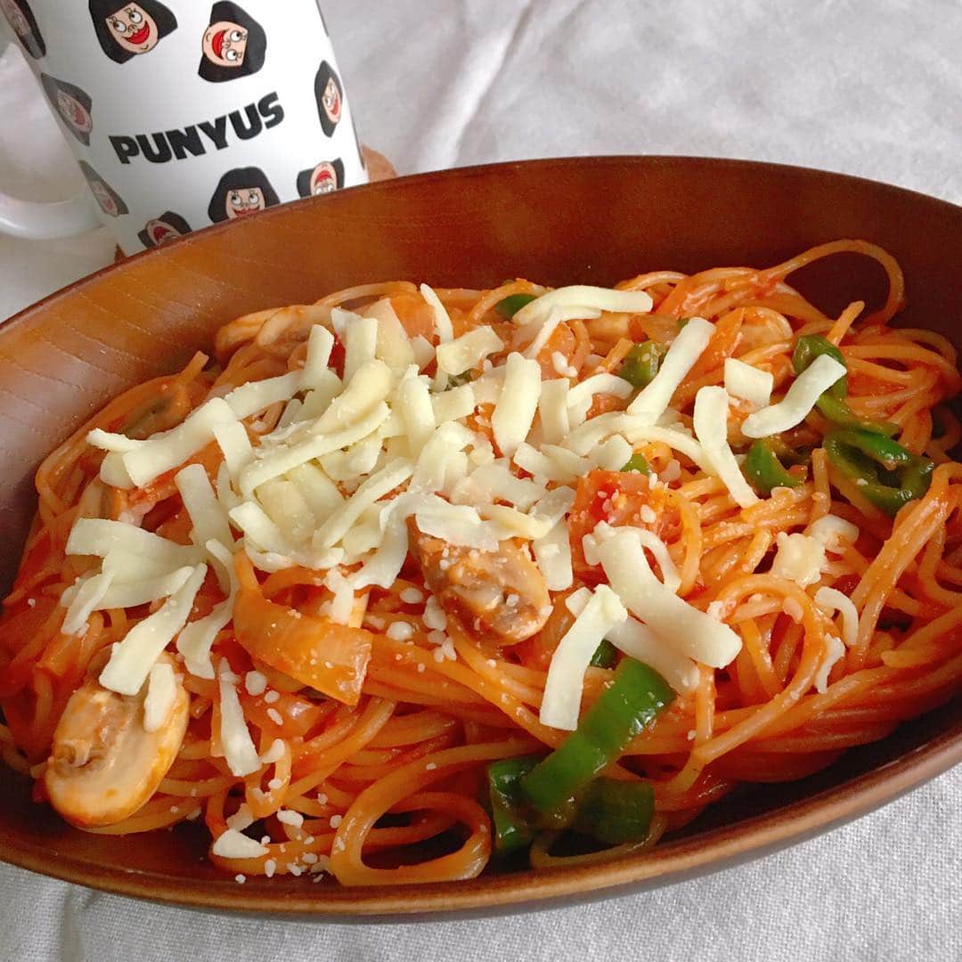 山西章博のインスタグラム：「今日のご飯。余り物でナポリタンなのさ！ #ナポリタン #スパゲティ  #余り物 #マッシュルーム余ってた #そもそも何で買うてたんや #ソーセージは無かった #ソーセージいるやろ #初心者主夫」