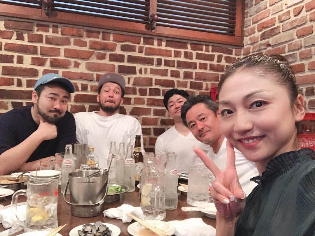 中川愛海さんのインスタグラム写真 - (中川愛海Instagram)「昨日は和家で生まれたバンド！seventhgoshのライブでした。今回で活動はひとまず休止。ラストライブだったので気合い入れて16時から渋谷麗郷にてスタンバイ！お酒を飲で食べてGO! 素晴らしいライブでした！楽しく笑えてさらには兄弟デュオにはウルウルきました（涙） 素敵なライブをありがとう😊 seventhgosh最高！ @seventhgosh  @ami_nakagawa_  @kazuyaebisu  @so5150vh  @goroh56  #中川愛海 #seventhgosh #ライブ #和家 #恵比寿 #飲み仲間」4月22日 15時35分 - ami_nakagawa_