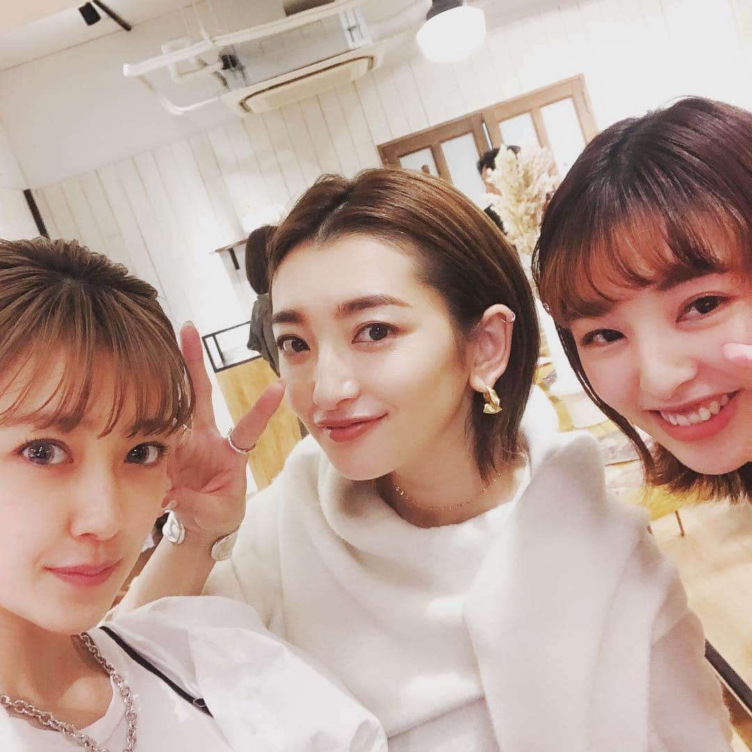 夏焼雅さんのインスタグラム写真 - (夏焼雅Instagram)「MARK STYLER展示会♡( ¨̮ )♡﻿ ﻿ 大好きなお洋服を見て〜大好きな人達に会えて〜﻿ 学ぶ場所でもあって〜なんだかほっこりする場所なのかも🧥👢👒👗👡👓﻿ ﻿ @pimmy.jp もたくさんの人に知ってもらいたい♥︎﻿ pop-up・イベント・色々企画を考えたいな〜🐰💭✨」4月22日 15時38分 - miyaaa0825