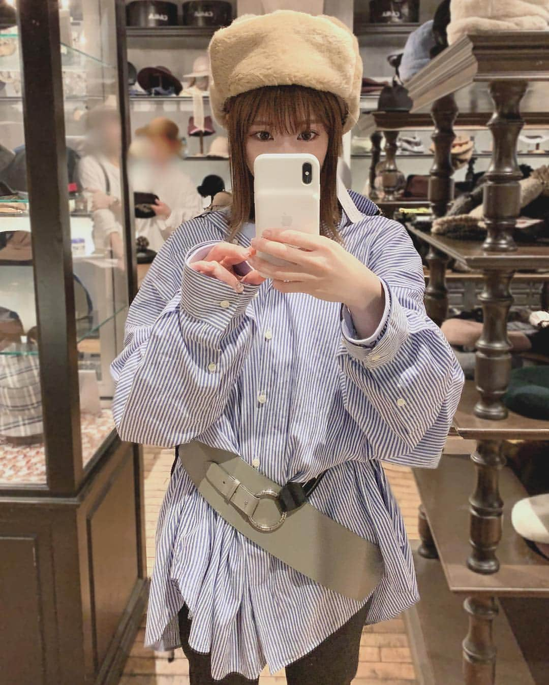 山内あいなさんのインスタグラム写真 - (山内あいなInstagram)「🎩👑👒 #ca4la #展示会 #サイサイ #いつもお世話になってます」4月22日 15時47分 - ainayamauchi3131