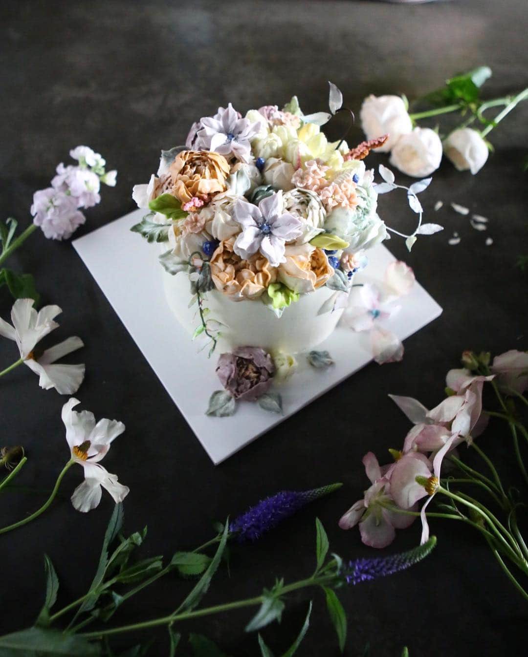 청담 수케이크 (atelier soo)さんのインスタグラム写真 - (청담 수케이크 (atelier soo)Instagram)「ㅡ A- course. Basic 3 🌸 ㅡ #flower #cake #flowercake #partycake #birthday #bouquet #buttercream #baking #wilton #weddingcake #cupcake ㅡ www.soocake.com vkscl_energy@naver.com」4月22日 16時21分 - soocake_ully