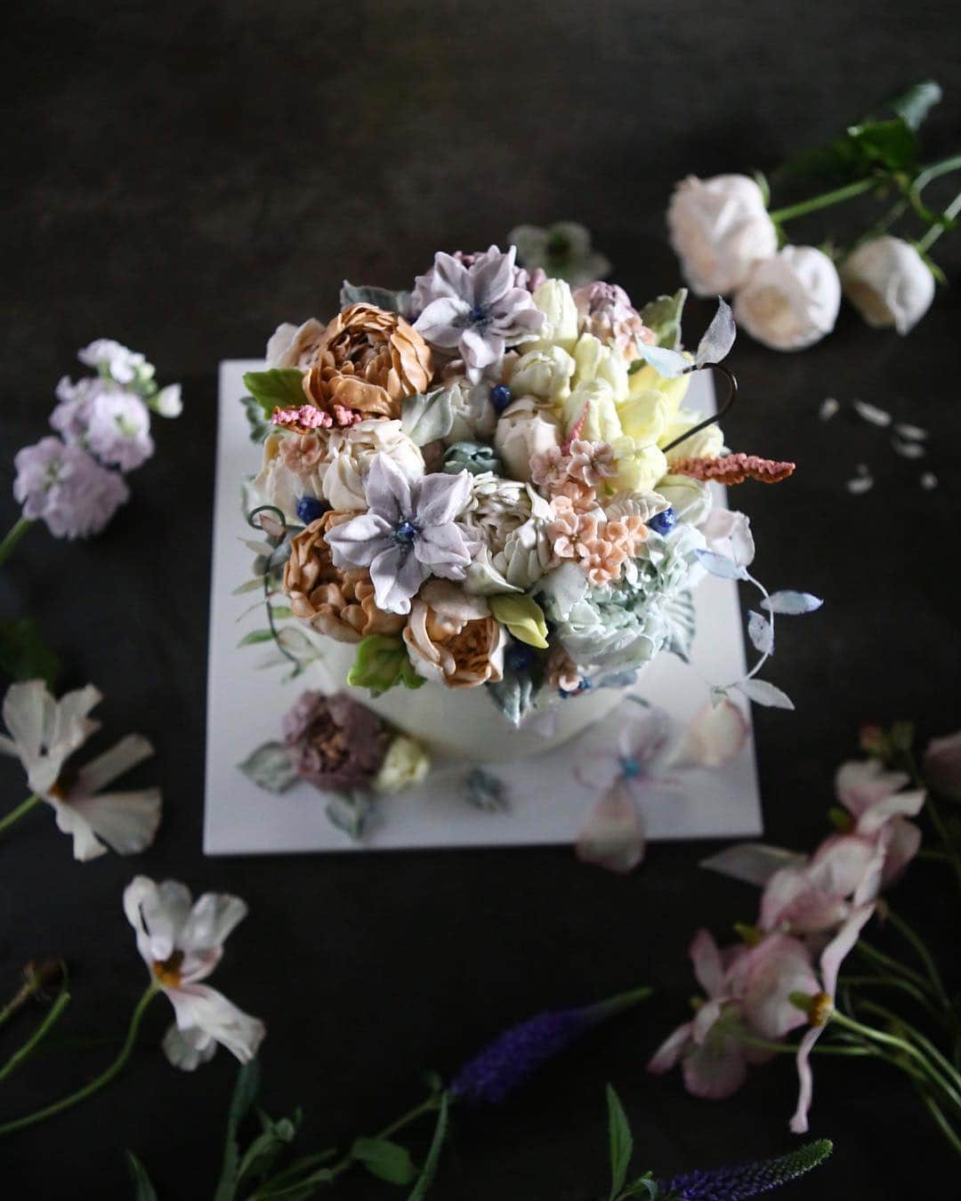 청담 수케이크 (atelier soo)さんのインスタグラム写真 - (청담 수케이크 (atelier soo)Instagram)「ㅡ A- course. Basic 3 🌸 ㅡ #flower #cake #flowercake #partycake #birthday #bouquet #buttercream #baking #wilton #weddingcake #cupcake ㅡ www.soocake.com vkscl_energy@naver.com」4月22日 16時21分 - soocake_ully