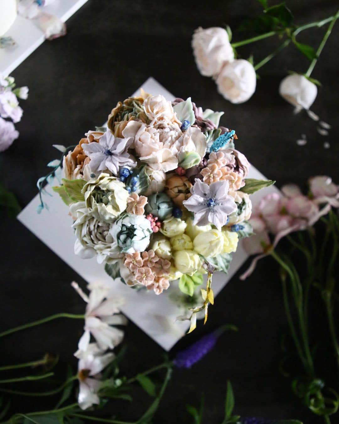 청담 수케이크 (atelier soo)さんのインスタグラム写真 - (청담 수케이크 (atelier soo)Instagram)「ㅡ A- course. Basic 3 🌸 ㅡ #flower #cake #flowercake #partycake #birthday #bouquet #buttercream #baking #wilton #weddingcake #cupcake ㅡ www.soocake.com vkscl_energy@naver.com」4月22日 16時21分 - soocake_ully