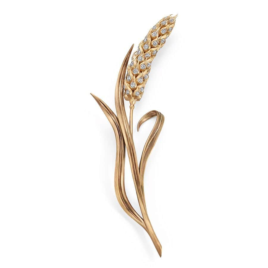 Chaumetさんのインスタグラム写真 - (ChaumetInstagram)「Wheat is one of the most ancient and recurrent themes of the Maison's creations. It was also the favourite motif of Empress Joséphine, Chaumet's first client and muse: a motif she particularly cherished on her tiaras. Throughout the years, the Maison's jewellers have played with this symbol of abundance and fertility. L'épi de Blé de Chaumet brooch set with diamonds, 2015. Design for a wheat brooch, circa 1890. Ears of wheat tiara, circa 1810. #Chaumet #Chaumet165 #ChaumetTreasures #ChaumetTiaras #DesseindeNature」4月22日 16時30分 - chaumetofficial