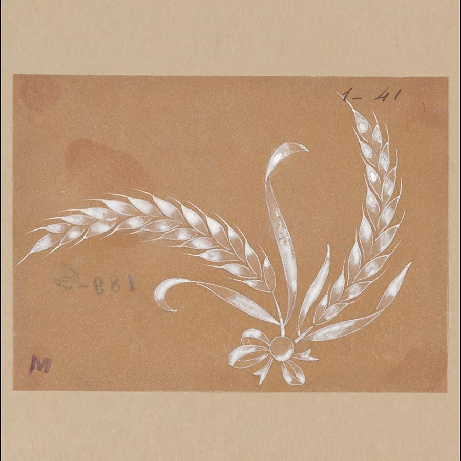 Chaumetさんのインスタグラム写真 - (ChaumetInstagram)「Wheat is one of the most ancient and recurrent themes of the Maison's creations. It was also the favourite motif of Empress Joséphine, Chaumet's first client and muse: a motif she particularly cherished on her tiaras. Throughout the years, the Maison's jewellers have played with this symbol of abundance and fertility. L'épi de Blé de Chaumet brooch set with diamonds, 2015. Design for a wheat brooch, circa 1890. Ears of wheat tiara, circa 1810. #Chaumet #Chaumet165 #ChaumetTreasures #ChaumetTiaras #DesseindeNature」4月22日 16時30分 - chaumetofficial