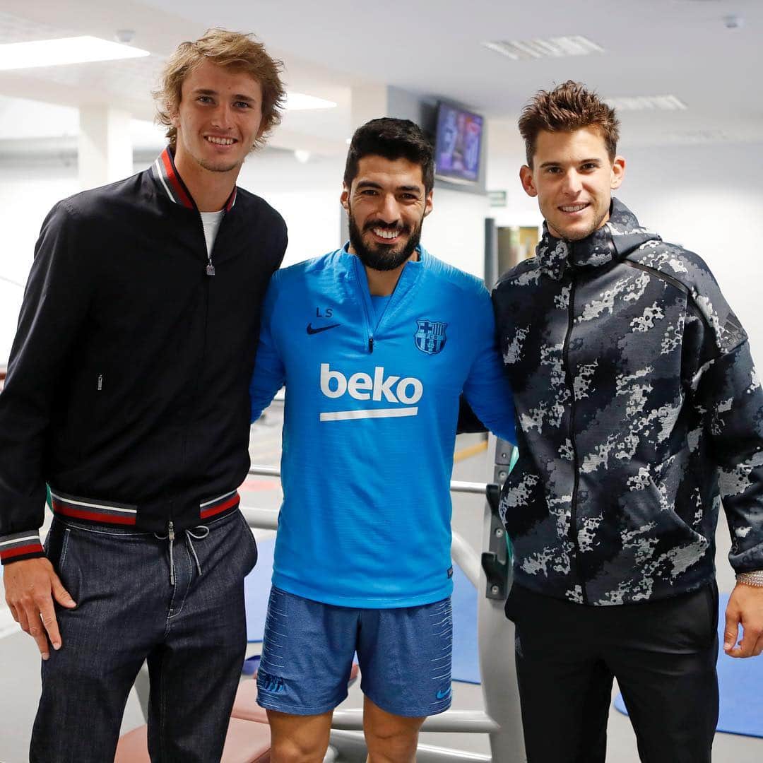 ATP World Tourさんのインスタグラム写真 - (ATP World TourInstagram)「When 🎾 meets ⚽️ @alexzverev123 | @luissuarez9 | @domithiem . . . 📸: @miguelruizfcb | @fcbarcelona | @bcnopenbs | #FCBarcelona #Suarez #Thiem #Zverev」4月22日 16時41分 - atptour